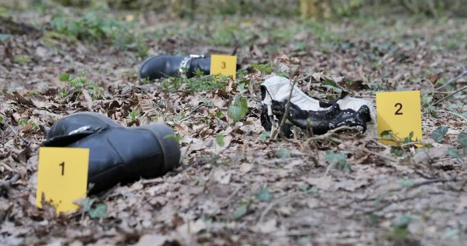 Relev&eacute;s d'indices sur sc&egrave;ne de crime