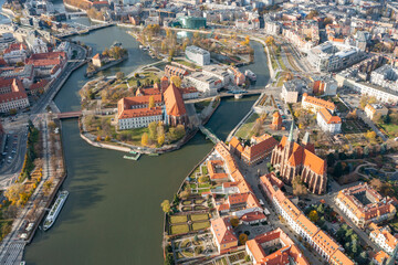 Fototapeta na wymiar Panorama of the city from a height, a large river flow between the islands in the city of Wroclaw, many bridges, the ancient city center, Poland