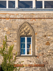 Obraz premium Old building with stone facade and special ornaments above the window