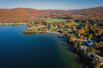 Fototapeta na wymiar Lake Seymour in Morgan, Vermont during the beautiful fall foliage season