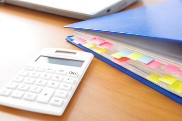 ファイル書類 デスクワークのイメージ