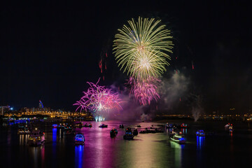 Obraz premium Night view of the Dadaocheng Fireworks Festival
