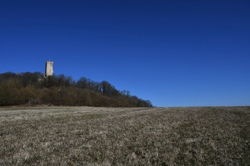 Fototapeta premium Burg Olbrück mit Landschaften im Winter bei Niederdürenbach / Eifel