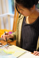 美術　絵画　絵を描く　少女　筆　水彩画　芸術　クラフト　絵具