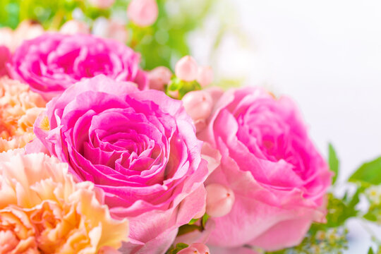 バラの花束 薔薇の花 プレゼント ギフト 母の日 贈り物 ピンク色 オレンジ色 暖色