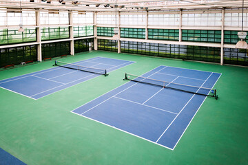 Indoor tennis court with nobody