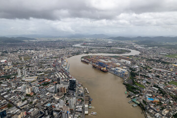 Obraz premium Aerial view of APM Terminals Itajaí and its urban surroundings