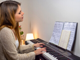 Fototapeta na wymiar blonde woman playing piano
