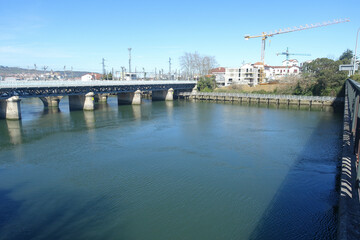 Le pont "Avenida" sur la Bidassoa, passage frontière entre Hendaye et Irun, la France et l'Espagne