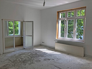 Wohnung, Renovierung, Wohnungsbesichtigung, leer, Balkon, Wintergarten, Wohnungsanzeige, Berlin, sanierung, 