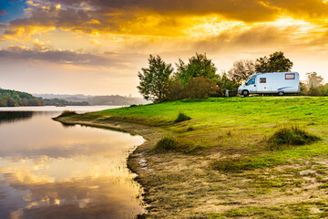Rv caravan on lake shore at sunset. Autumn time. - obrazy, fototapety, plakaty