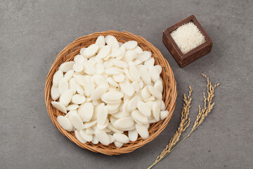 Garae rice cake, white rice cake, rice, holidays, Lunar New Year's Day, rice cake soup, New Year's food, ingredients, cooking, meal, dishes, food, reservations, food,