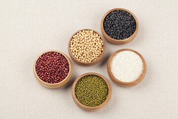 Red beans, black beans, beans, rice, mung beans, lentils, brown rice, barley, food, grains, crops, plants, vegetation, ingredients, superfoods, grains, well-being, well-being, products, protein, diet,