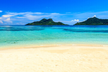 Fototapeta na wymiar beautiful beach at Mantabuan Island, Samporna Sabah