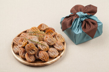 Dried persimmons, persimmons, half dried persimmons, dried persimmons, seedless, fruit, desserts, dried, dried, sweet, food, snacks, fruits, ingredients, desserts.