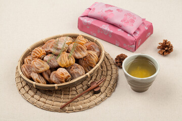 Dried persimmons, persimmons, half dried persimmons, dried persimmons, seedless, fruit, desserts, dried, dried, sweet, food, snacks, fruits, ingredients, desserts.
