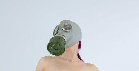 gesicht portrait isoliert gasmase maske gas luftangroiff schutz krieg angst giftgas gas