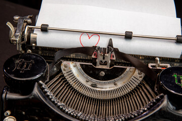 Typing a heart in red on a German Keyboard of old portable typewriter