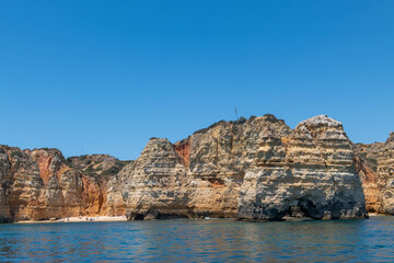 Fototapeta na wymiar Costa del Algarve portugués vista desde el mar