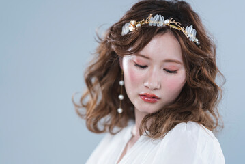 花嫁ヘアメイクをした女性