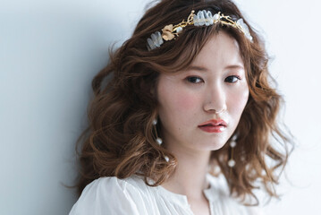 花嫁ヘアメイクをした女性