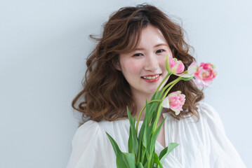 花嫁ヘアメイクをした女性