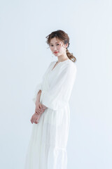 花嫁ヘアメイクをした女性