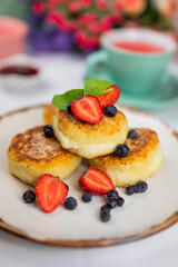 cheesecakes for breakfast with berries in a restaurant