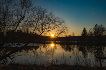 See, Seeufer, Wald, B&auml;ume, Sonnenuntergang, Abendrot, Abendstimmung, Sonne, Weiher, Bayern, Tutzing, Deutschland 