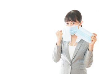 大量のマスクを着けた若いビジネスパーソン