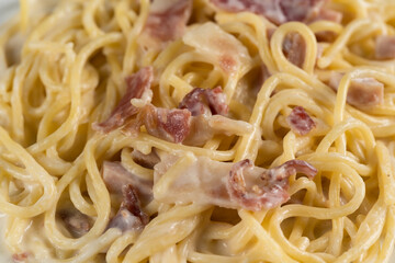 carbonara spaghetti with cream
