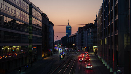 Stadt München im März, Sonnenuntergang, Sicht von der Hackerbrücke 
OLYMPUS DIGITAL CAMERA