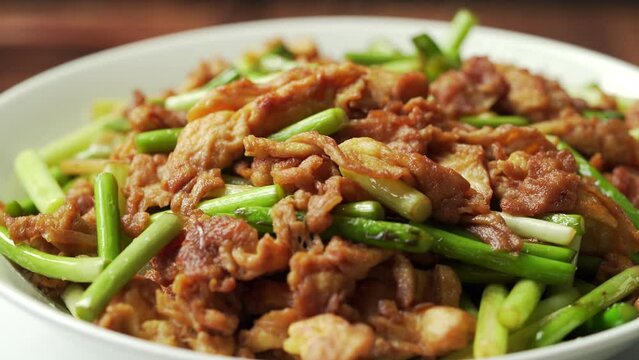 Northeastern characteristics, Chinese home-style stir-fried vegetables, scrambled eggs with garlic moss