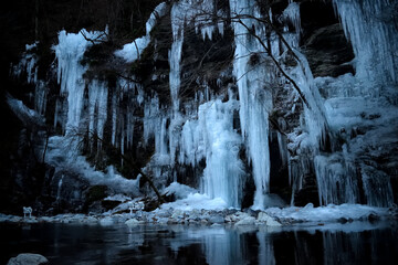 三十槌の氷柱