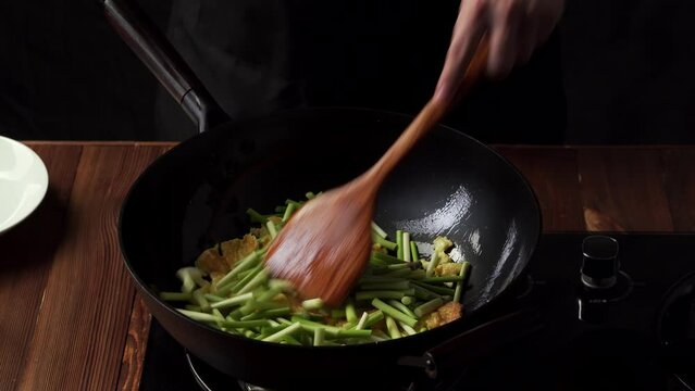 Northeastern characteristics, Chinese home-style stir-fried vegetables, scrambled eggs with garlic moss
