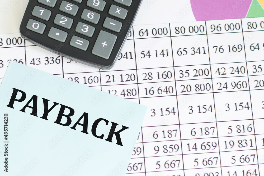 Aufkleber a card with text payback on the background of the report and charts, calculator next to