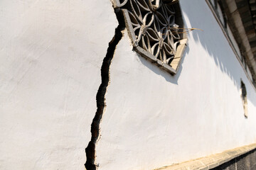 Chinese style wall with crack