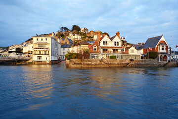 Obraz premium Shoreline of the small district of Kingswear in the town of Dartmouth on the River Dart in South Devon, UK