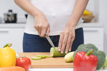 Obraz na płótnie Canvas Close up woman preparing ingredient for salad.