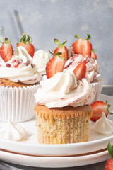 Cupcakes with vanilla and strawberry cream