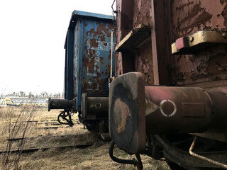 Old, rusty freight wagons on a railway siding © Marcin