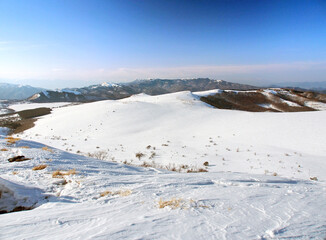 雪に覆われた草原(長野県･霧ヶ峰高原)