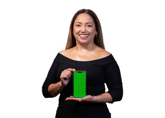 
Mujer latina agarrando telefono con sus manos y pantalla verde, toma cerrada