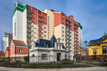 Architektonische Gegensätze: Gründerzeit-Bäderarchitektur und moderne Zweckbauten in Heringsdorf...