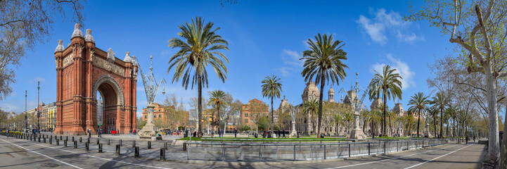 Fototapeta na wymiar Panorama Arc de Triomf in Barcelona / Spanien