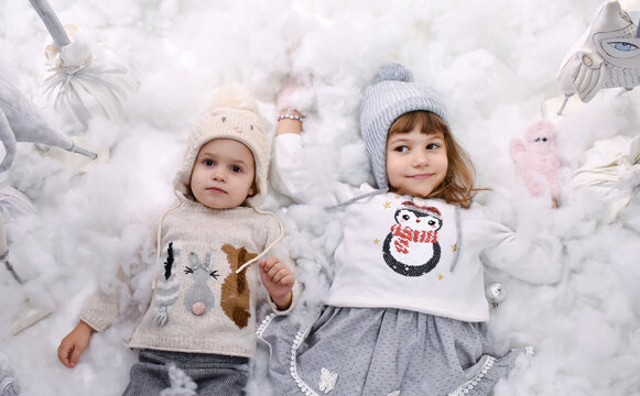 New Year's children's photo session, children in hats in the snow, New Year's decorations
