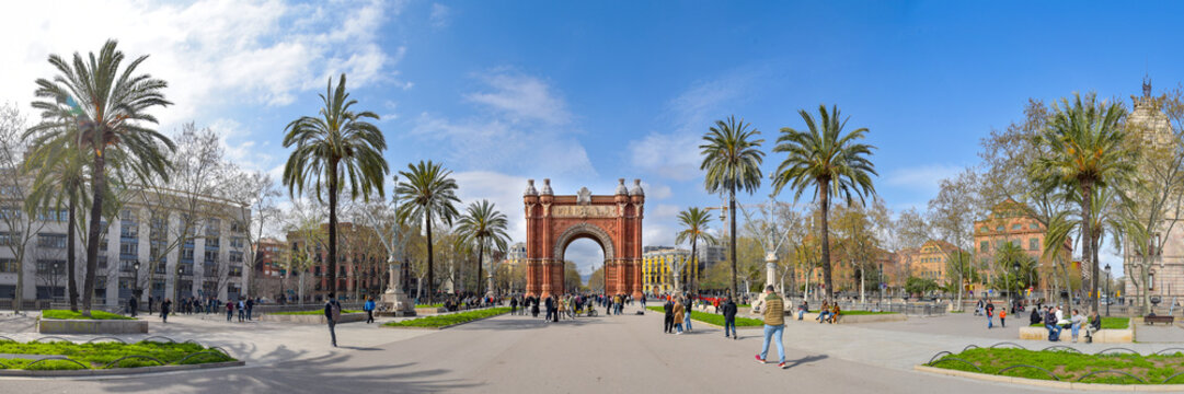 Panoramafoto Arc de Triomf in Barcelona / Spanien