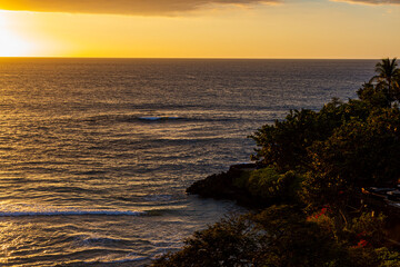 Obraz premium Sunset on The Cliffs of Kauna'oa (Mauna Kea) Beach, Hawaii Island, Hawaii, USA