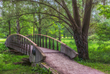 Beautiful view of a bridge in Arboretum park in Guelph, Ontario, Canada - obrazy, fototapety, plakaty