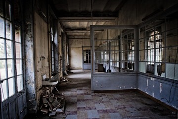Innenraum eines alten verlassenen Gebäudes